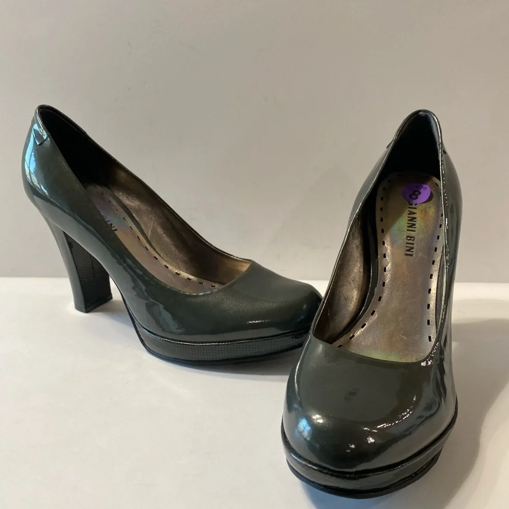 Gianni Bini Olive Green Glossy Patent Leather Slip On Pumps Size 8
